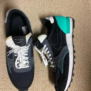 DAYBREAK TYPE SE NIKE